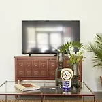 Bold 2Br On Saint Charles Ave By Sonder
